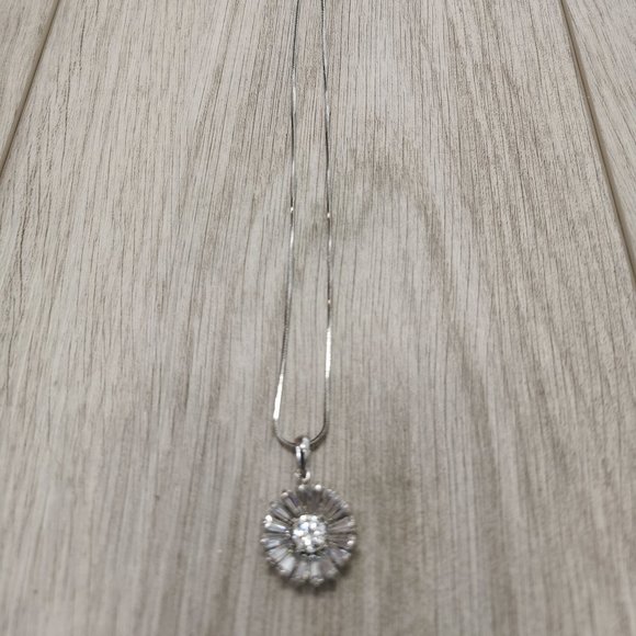 Sterling silver necklace with pendant - Picture 1 of 3